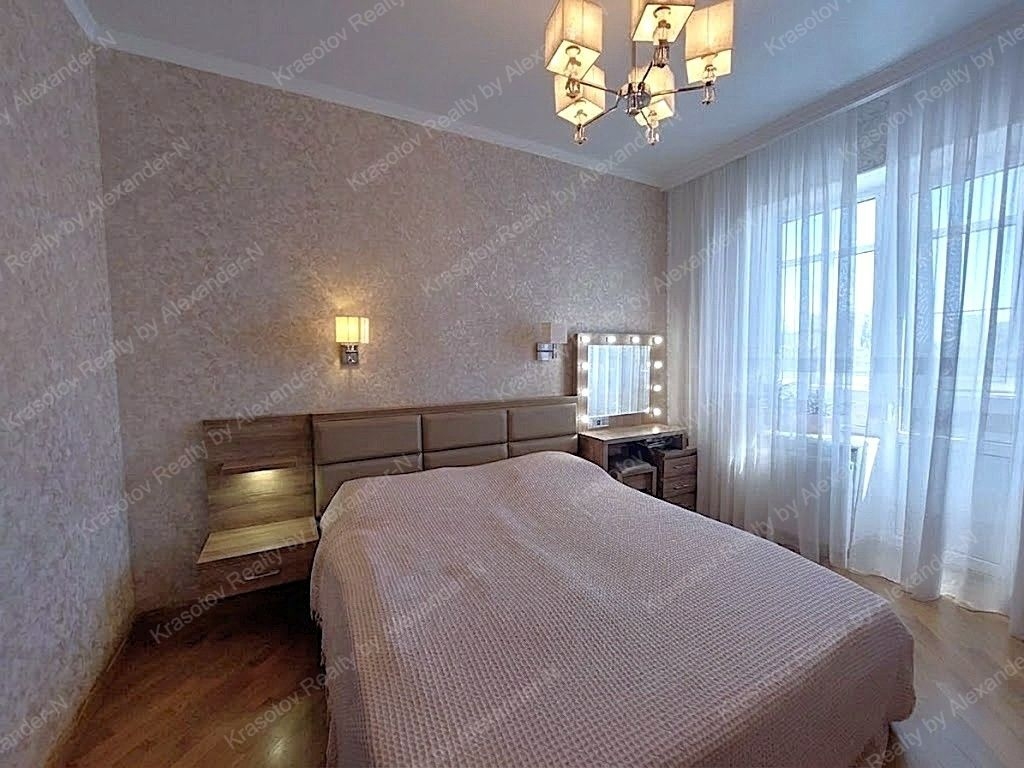 продажа многокомнатной квартиры номер A-174795 в Приморском районе, фото номер 32